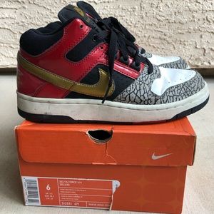 nike delta force green